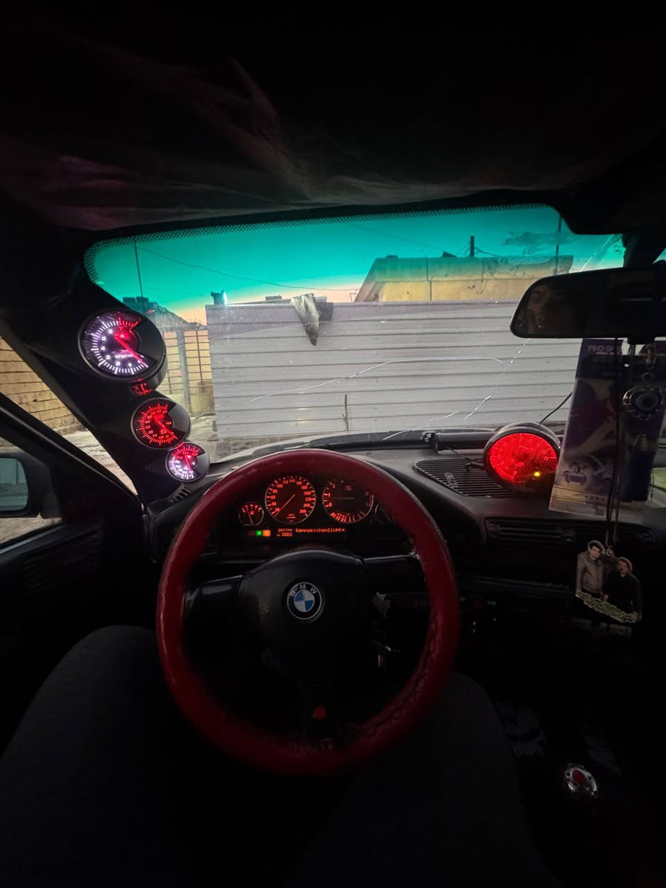 سلام عليكم
بي ام 525 أصل وفصل 
بليته وسنويه 

موديل 1991 

بجم عريض 

باسمي مشروع وطني 

رقم بغداد 

سياره صالي شهر من مسويلها هزه 

مكينه مسكر 525 تك فانوص 

مكينه وكير خير من الله 
حداده قبل يومين نفظتهة 
تايرات نضاف 

تبريد خير من الله 
نضام ABS
سلايت 
سنتر لوك 

شباك ،بجم m

دعاميه المامي m

دعاميه لخلفي كت m

سبايدر m

دركه m

دوسات m

منضومه زنون 

جام كهرباي 

صالنصه رياضي 

سعر 53  وبيها مجال 

عنوان بصره ***********
