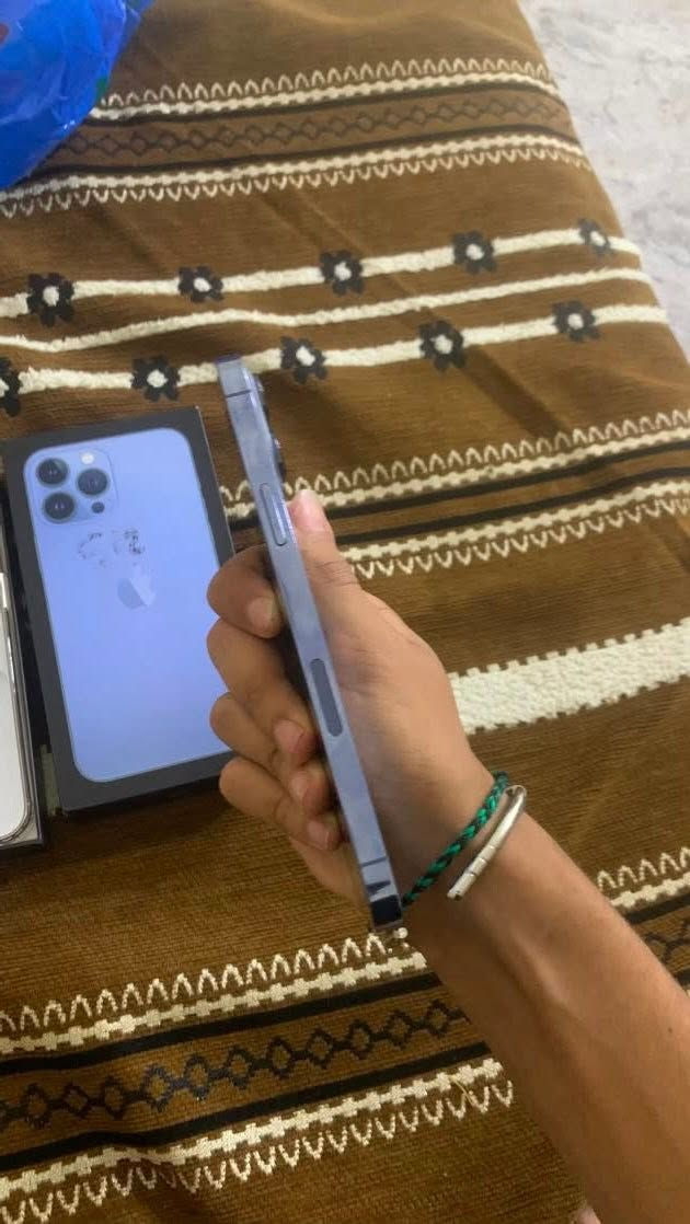 ايفون 13 برو ماكس ipone 13pro max
لون بحري مميز
جهاز طبعن كلش نضيف ولا زلغ بي
الشاصي نضيف كلش ولازلغ
ملحقاته كارتونه وكفر
مساحته 512 وكلش حلو
بطاريته ٨٢ بلاد
ومايفقد شحن يضل يوم كامل والله
ومابي اي شي
مستبدل بي فقط كامره اماميه 
كامره تجاريه اصليه الجوده اصليه
واحلا من الواقع شرط الجهاز فقط
مستبدل كامره اماميه
فيس ايدي شغال
كلشي شغال سعره 750 وبي مجال قليل 
رقمي
***********
