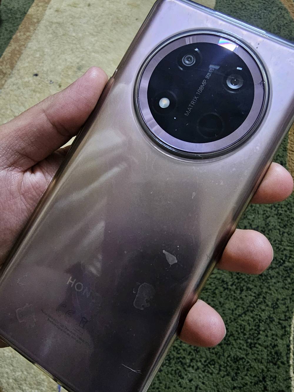 

جهاز هاتف Honor X9c لون بنفسجي بحالة ممتازة. يحتوي على كاميرا 108MP ليقدم صور عالية الجودة. الجهاز جديد في العلبة مع جميع الملحقات الأصلية مثل الشاحن والكابل.