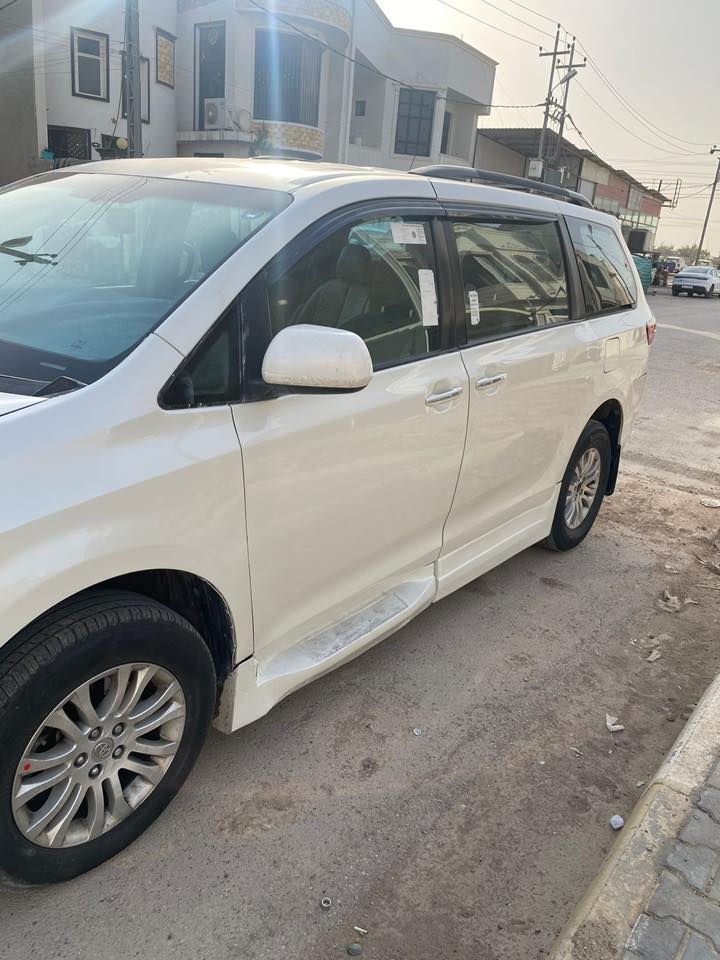 سيارة سينا موديل 2017 اعلى فئة
محرك 6 سلندر
8 راكب
محرك وكير كفالة
تبريد كهربائيات جاهزة
بوب كهربائي
ماشية 200
رقم اربيل 
فتحة سلايد قمارة
تحويل مباشر
كشنات جلد
ناقصها حدادة وتخم تاير 
حادثها جاملغ وباب وبيهن صبغ للجمالية
مكاني واسط / الكوت
بـ 180 وبيها مجال


**إذا كنت صاحب هذا الإعلان وتريد حذفه لأي سبب، رجاءا أرسل رسالة إلى الدعم الفني**