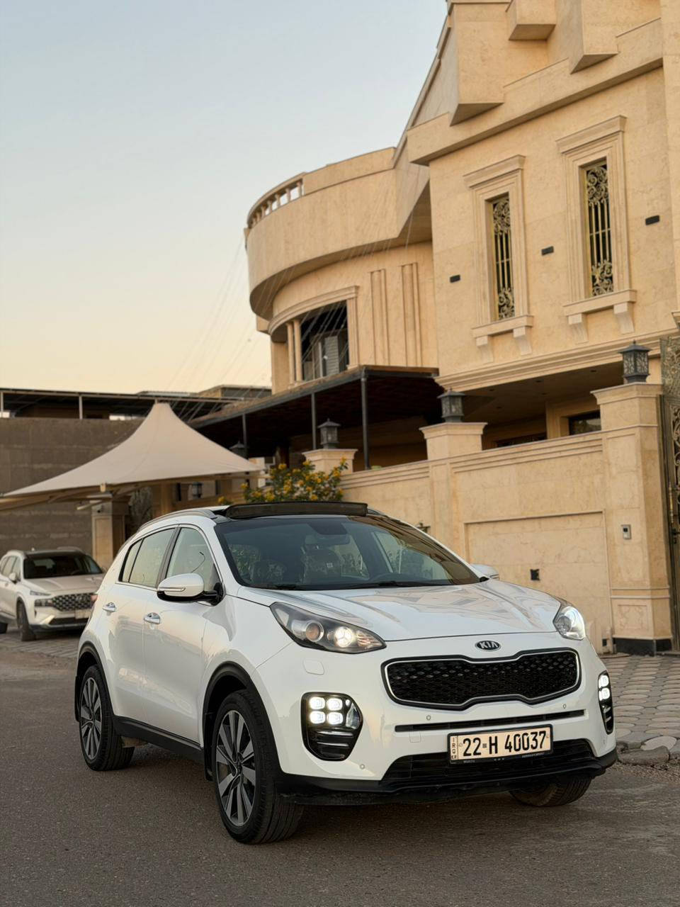 السلام عليكم 
كيا سبورتجً 2018. خليجي
فول مواصفات 1/1 محرك 2000 دوش
ماشية 60  كيلو
جاهزه السياره تبريد كير محرك حداديه تخم تاير. مواصفاتها فول (بصمة شاشه حساس بنراما تحكم ستيرن كشنات كهربائيه مرايات شفط. رقم شمالي سنويه جديده

مكاني بصره 
شراي يتصل
***********
