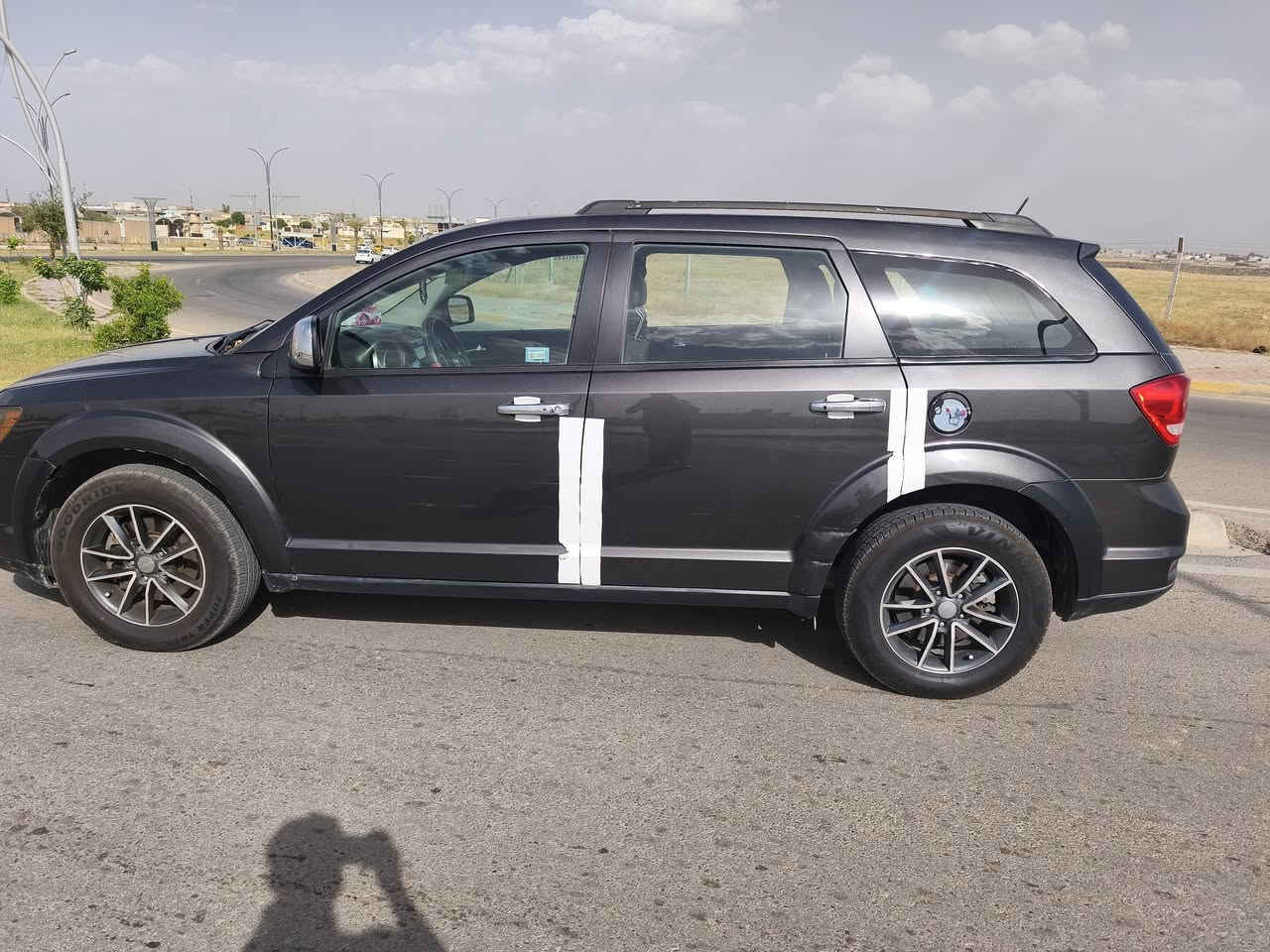سلام عليكم 
دوج جورني موديل 2017 
مواصفات Sxt فول بدون سلايد 
محرك 6 سلندر 3600 
مواصفات 
بصمه ابواب 
بصمه تشغيل 
صندوق بصمه 
تشغيل عن بعد
شاشه وكامره 
تبريد ثلاث قطع 
نضام زون جهه حار جهه بارد
لايتات اوتو لايت عالي زنون ابيض 
لايت ناصي زنون اصفر بلادي 
كشن كهرباء 
سياره بيها هواي مواصفات مامذكور 
محرك بشرط بدون حماوه مشدود عليها راديتر مال هيمي ترايك للبصره 
سياره رقم سليمانيه باسمي شرط التحويل هزه جديد سنويه جديد 

ضررها امريكي كلير بابين فقط بدون ضربه بدون معجون وبونيد بيها رصعات مبين بل صوره واضح
سعرها مناسب 127 وبيها مجال 
للاستفسار ***********
واتساب ***********

