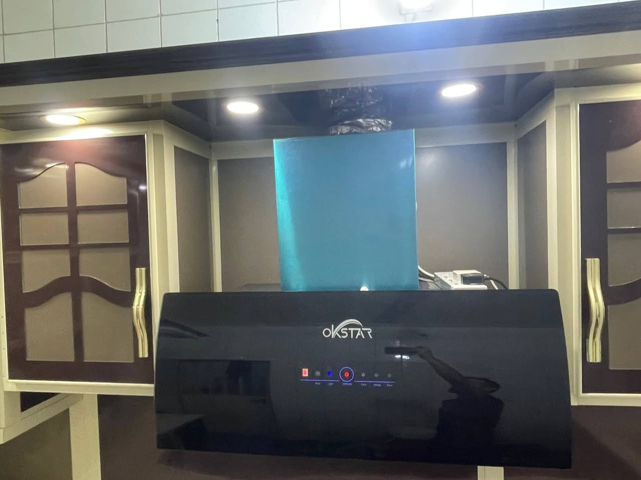 السلام عليكم
كاونتر ألمنيوم للبيع 
المرمر درجة أولى 
طول الكاونتر 5.80cm مُقسم ل 3 قطع
قياس السنگ 180*60 cm
قياس الطباخ 90*52 cm
ساحبة لمس 
أنارة متغيرة الألوان بالسقف 
للتواصل خاص


**إذا كنت صاحب هذا الإعلان وتريد حذفه لأي سبب، رجاءا أرسل رسالة إلى الدعم الفني**