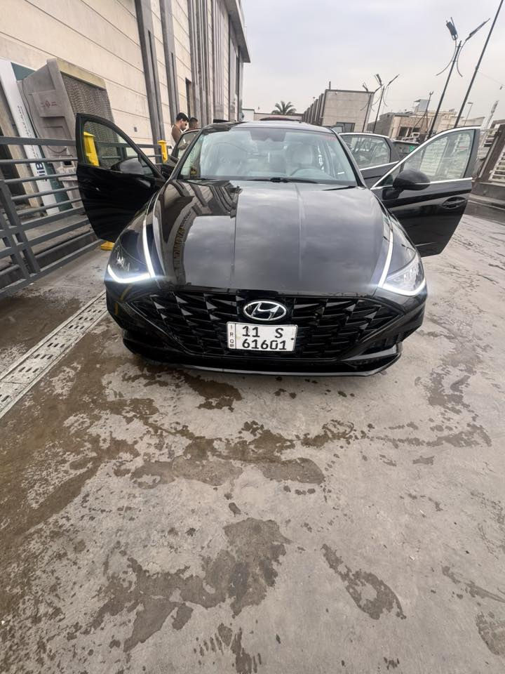 السلام عليكم …….
سوناتا 2023 الون اسود 
محرك 2600gbi
كير 2.5 
محرك وكير كفاله عامه 
السياره ماشيه 58km وليس ميل 
مواصفات فول ماعدا الفتحه 
بصمة تشغيل 🫆
تشغيل عن بعد 🚗
5 انضمة قياده 🕹️
تحكم بل مري 🪟
شاشة كار بلي 🖥️ 
وبعد لمواصفات هواي معروفات 
السعر …175$ 💵💵💵
حادثها بل صندوك واشبر بل جملغ الخلفي كله راجع  
لشراي 
تواصل 
*********** واتساب هاتف 📱
*********** هاتف فقط ☎️
