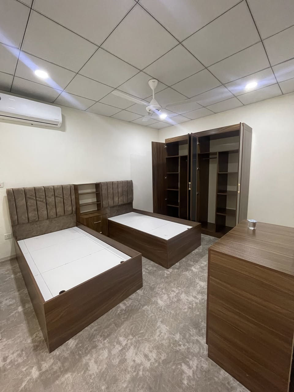 🏡 لأن الراحة تبدأ من غرفة النوم...
تصميم عصري بلمسات أنيقة وتفاصيل مدروسة ليمنحك مظهراً راقياً وعملياً في الوقت نفسه.
جودة بالتنفيذ، وأناقة تدوم لسنوات. ✨
للطلب والاستفسار مراسلتنا على الخاص. 📩
#غرف_نوم #أثاث #ديكور #تفصيل_أثاث


**إذا كنت صاحب هذا الإعلان وتريد حذفه لأي سبب، رجاءا أرسل رسالة إلى الدعم الفني**