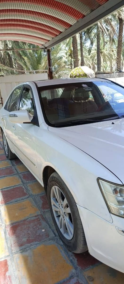 السلام عليكم
سوناتا 2010 وارد خليجي
فول مواصفات عدا البصمه 
رقم بغداد 
الداخل صاج 
محرك 2400 
حادثه جاملغ خلفي 
تبريد ثلج 
***********
