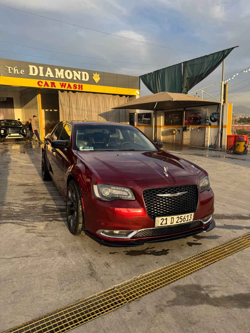 کریسلەر 300c تۆرینگ
مۆدێل ٢٠١٧
بزوێنەر 6v
ماوەی رۆشتن ٧٨میل
گێر و مەکینە کارەبەی بەشەرت نەکراوەتەوە 
پانۆراما کوشن کارەبا وگەرم ئاوێنە هیتەر گێرماوس گێر عادی شەفت
سەیەرەکە بەناوی خۆمانەوەیە سەنەوی تازەیە تە ٢٠٣٠
بۆنیدو جەمەلەخی سەکن بۆیاخە 
سەیارەکە دەبل ئەکسلە بەلام وەک بیلاد کراوەتەوە بەتاک ئەکسل فەرقی نیە 
رەسمی دەعمەکەیم داناوە
کامل سێرفس کراوە 
سعر ١٨٥$
***********
*********** السليمانية, العراق
