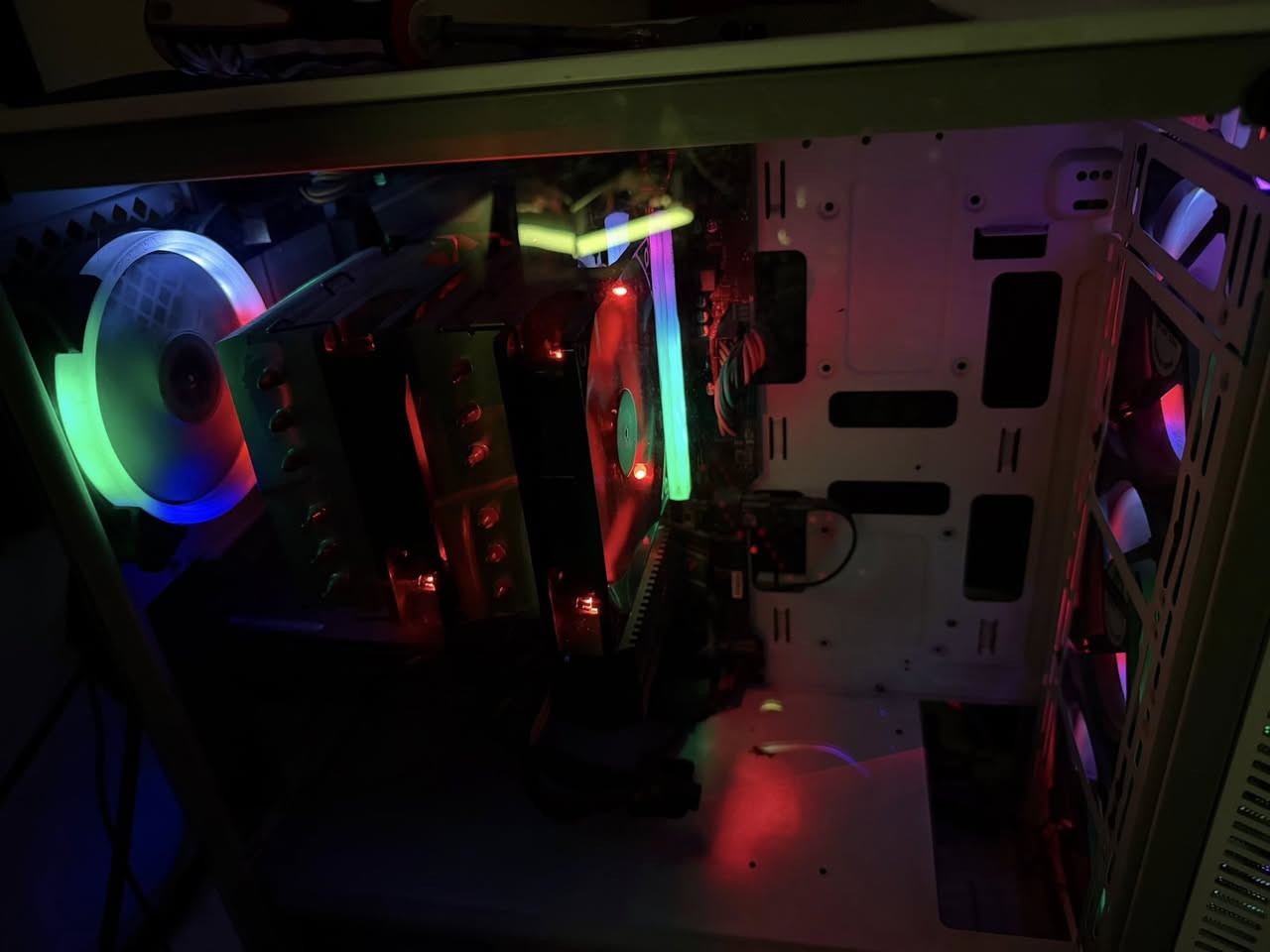 مكان بغداد وماعندي توصيل😊
السلام عليكم شباب الطيبة 
تجميعة pc للبيع كلها براندات وسعرها معروف محاجة يجيني واحد يكسر بالسعر رحمة الله على والديكم وشكراً السعر (675) قفل شباب 
R 5 3600
M.B mpg ( X570 ) msi
2060 msi
Psu 750 rgb rocket
Cooler (cooler master) 2 fan rgb 
Ram 16 8x2 3200 rgb (klevv)
Ssd (512 )
Hdd (1T)
Case (Deep cool) 4fan


**إذا كنت صاحب هذا الإعلان وتريد حذفه لأي سبب، رجاءا أرسل رسالة إلى الدعم الفني**