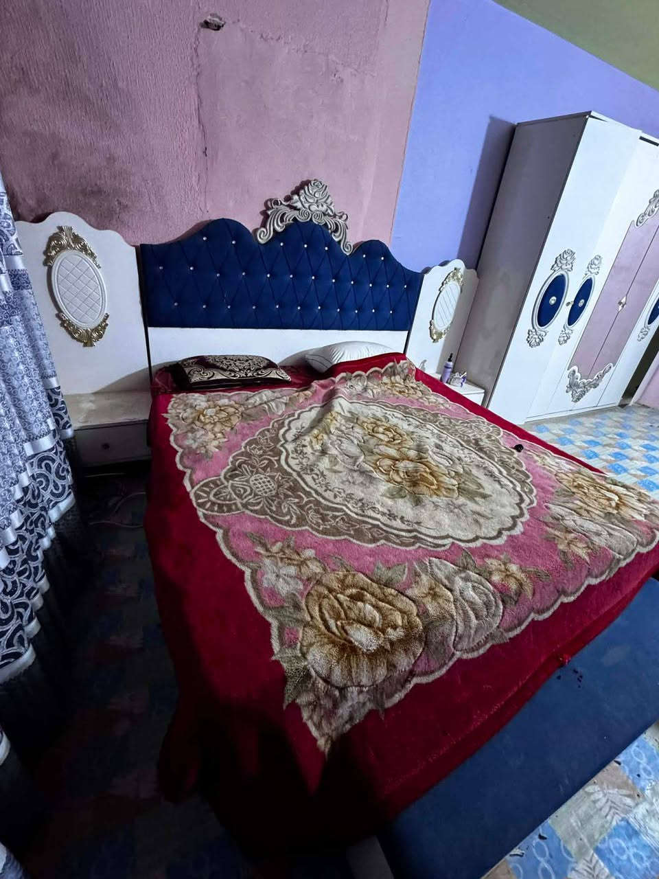 شقة طابق ثاني جاهزة للبيع مع غرفة نوم تركي وسبلت مربع هاديء تبليط قرب شارع الصحوة  سعر مناسب 12 
ايظا شقة ارضي بدون مساحة كما موضح بالصور شارع تبليط قرب مولد ابو نزار خلف صيدلية ابو اية نقص سياح صاده عل الشمس سعر 12ونص 
*********** بي وات ساب
