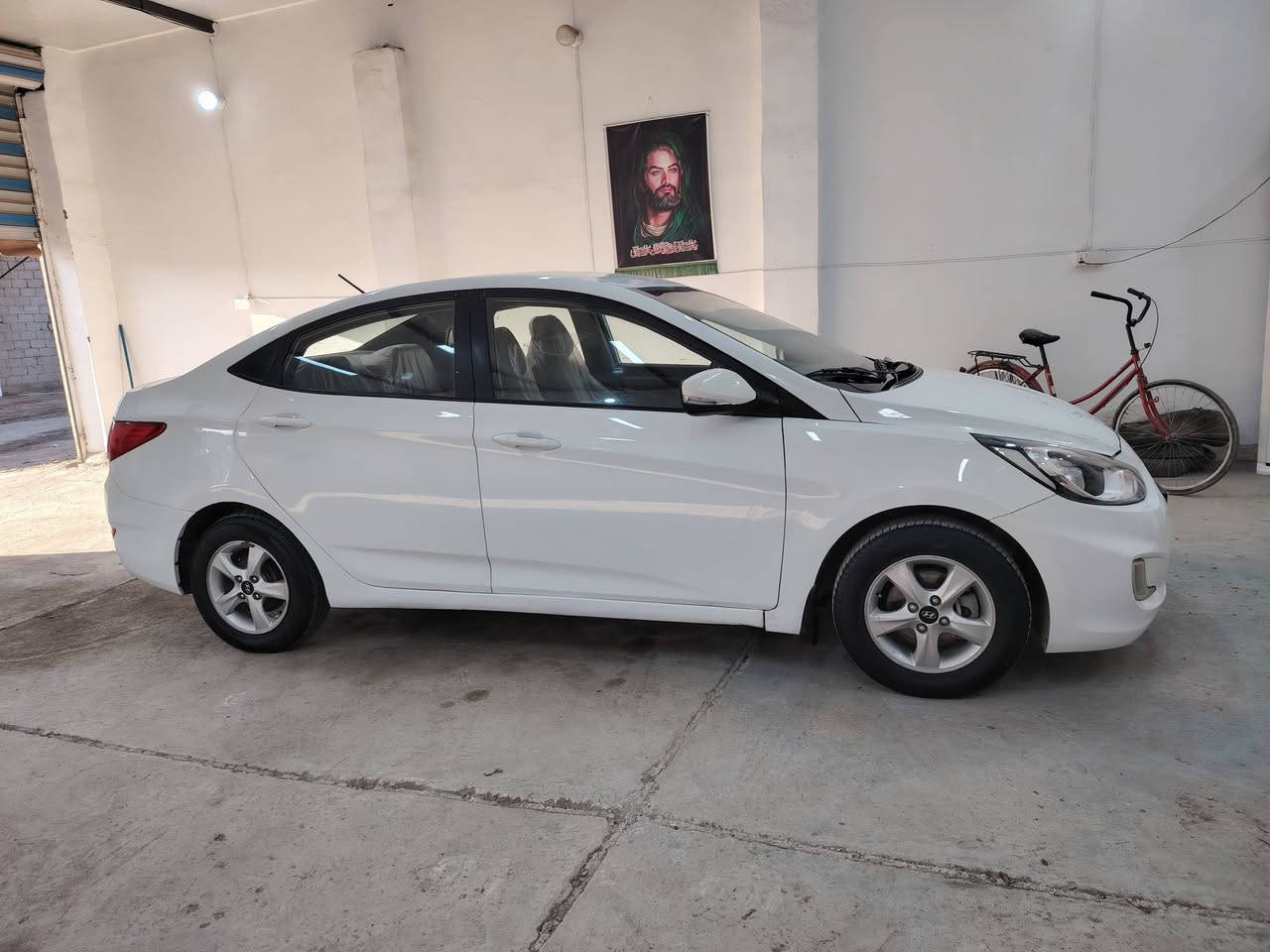 السلام عليكم اكسنت موديل ١٦ خليجي رقم قادسيه مكينه ١٦٠٠ دبل قطره بيه صبغ صفح السدر وبيه بارد بلقماره قليل بلكصه  السعر ٨٠ وبيه مجال قليل اني مكلف بلنشر مكان بابل القاسم *********** خابره ابو علي صاحبه
