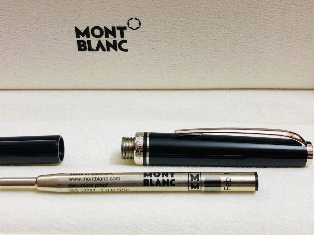 قلم مونت بلان   (Montblanc) جاف 
مستر ستوك - 144- بلاتينيوم       
الماني اصلي الحجم M 
لوك غير مستعمل 
مع العلبه الاصلية
والكرنتي والمرفقات  
للاتصال ***********
