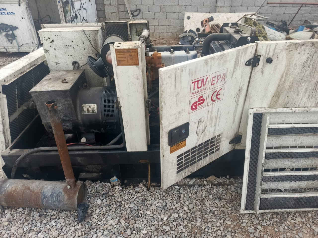 مولد بيركنز 4 كاتم محرك خبط ونترك ابيع كايم 60 كيفي سعر 11 ورقه قفل الشراي يتصل ***********
