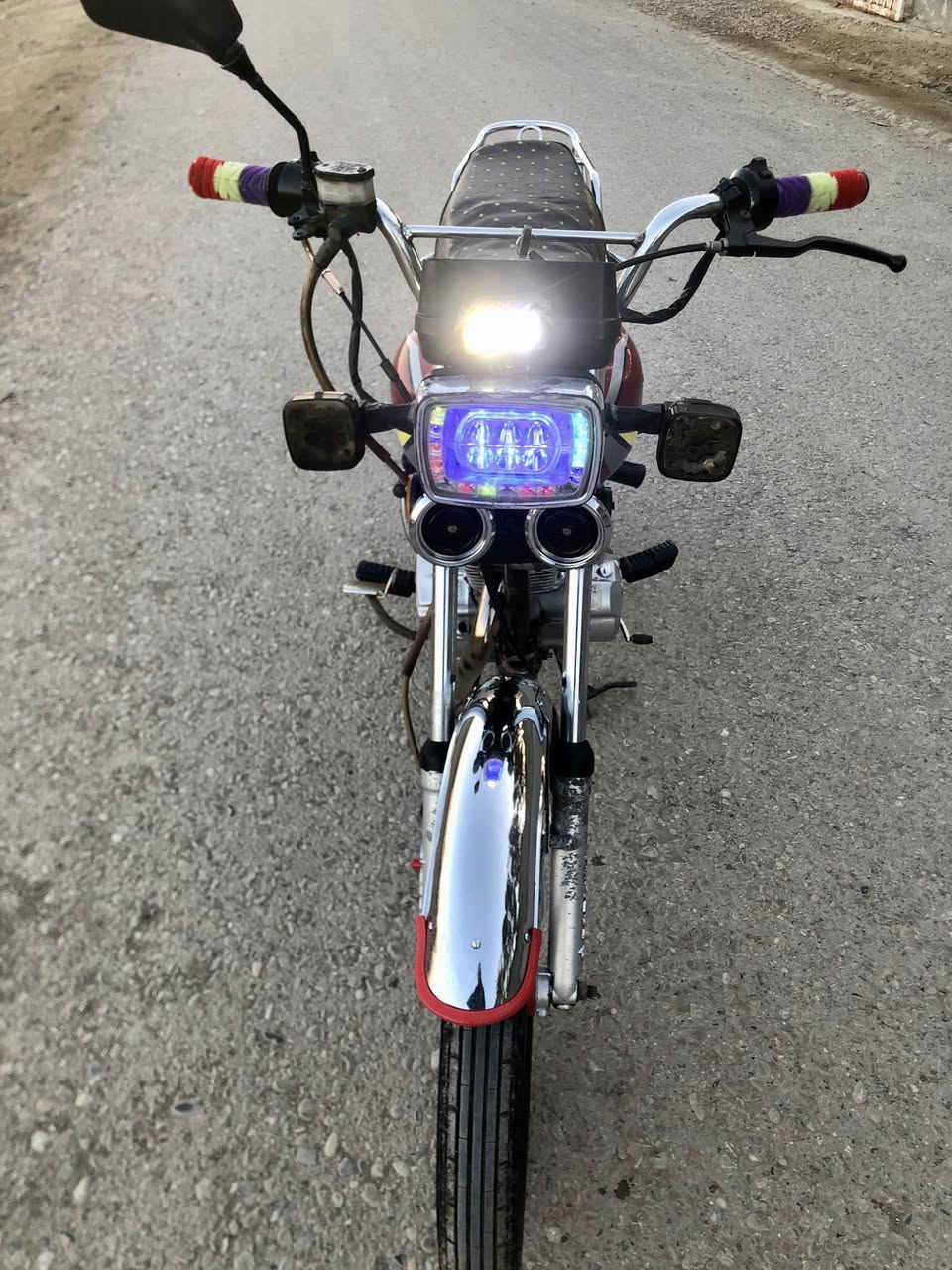 سيفان للبيع موديل 22كفاله عامه شرط بس تفيلس دراجه كامله مكمله اوراق اصولي خمسه دراجه ما نقصه كلشي سعر 550وبيه مجال مكاني صويره ***********
