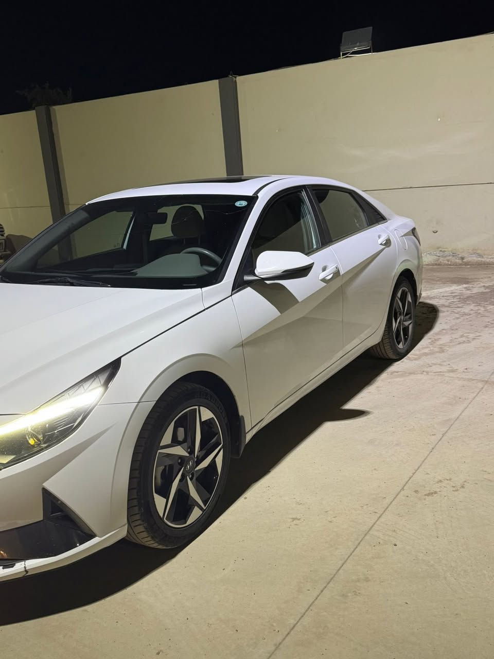 السلام عليكم
النترا لبيع موديل ٢٠٢٣ وارد خليجي السياره فول ١/١  مكينه ٢٠٠٠ 
للاستفسار ***********شراي اتصل مو شراي لا تتصل 
مكان السيارة بغداد بسماية
