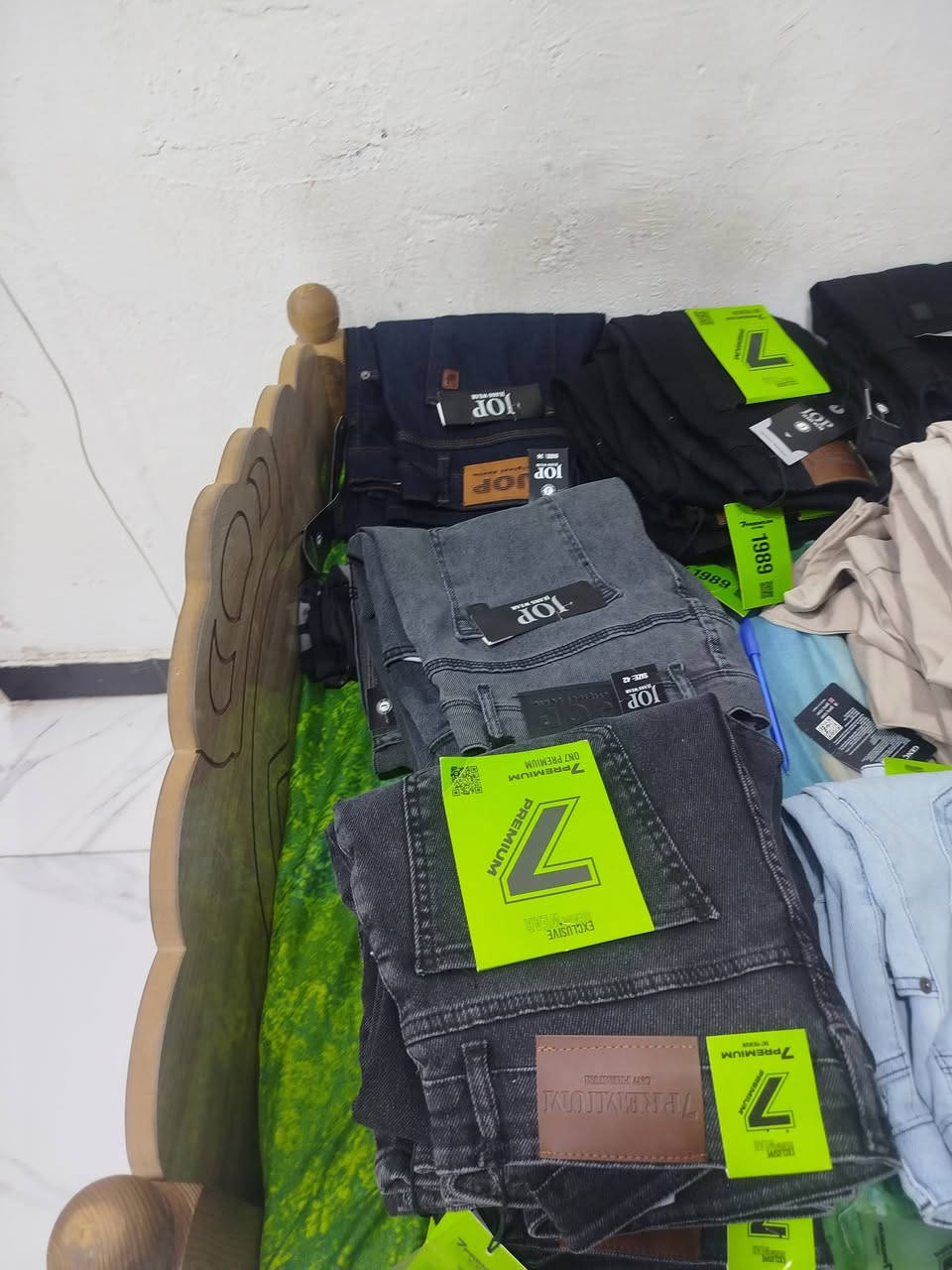 موجودات
شلعة ملابس رجالي شبابي واطفال
الي يريد يسترزق بيهن وعلى باب الله اعساعدة واحسبلة جوة الجملة مكاني بابل قرب جسر بتة
بناطير كابوي كصة عدلة وبناطير قماش كلاسك 
الملابس بضاعة تركي وصيني وسوري وكالة مستورد لا ابيع بالة ولا شي ان
رقمي *********** واتساب
مكاني بابي ابيع شلعة
