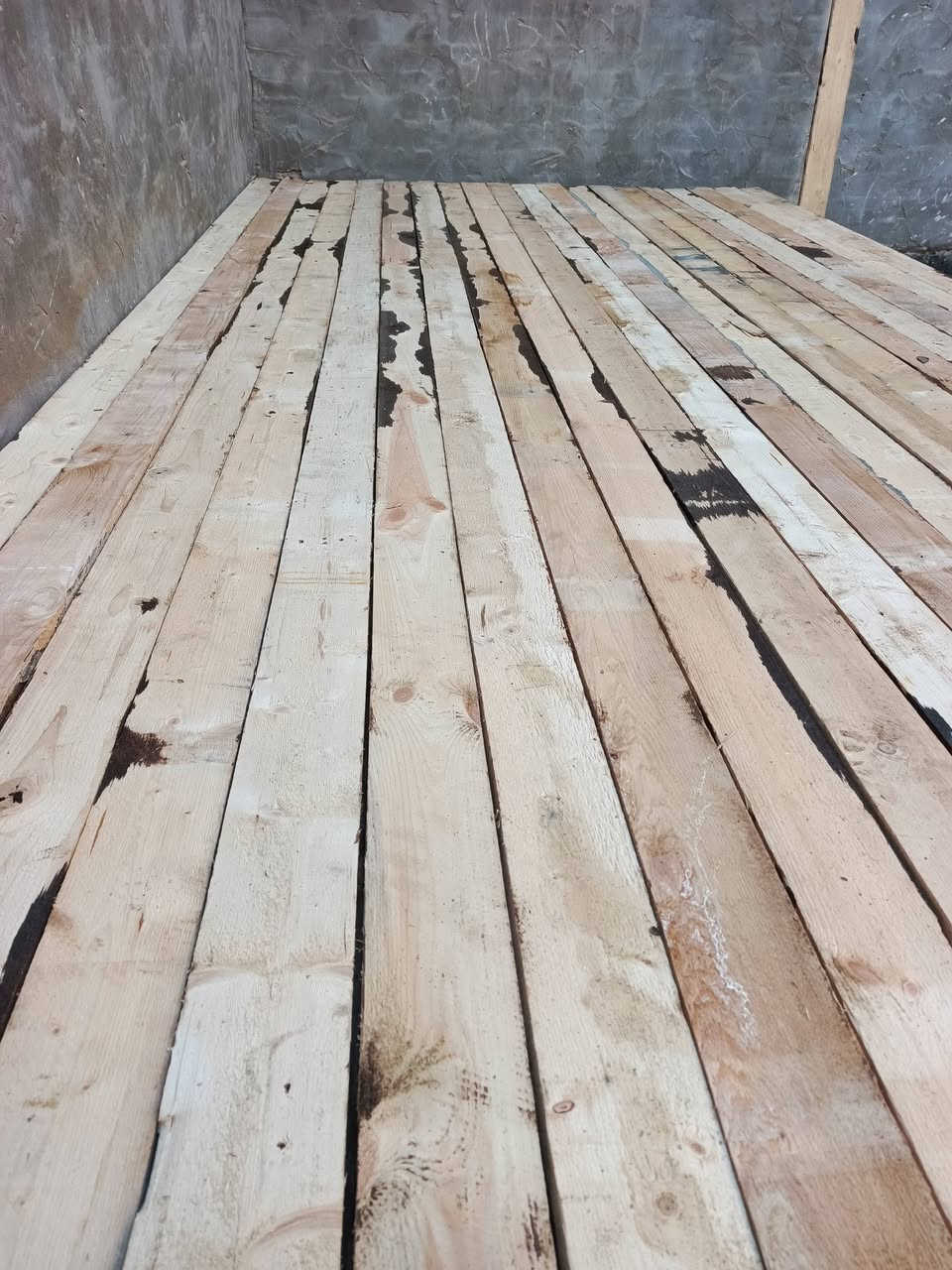 خشب للبيع لوح طول 4 متر ولوح طول 3 متر وسير 2*4 وبقار شغله وحده روسي تارس العنوان بابل ***********    ***********
