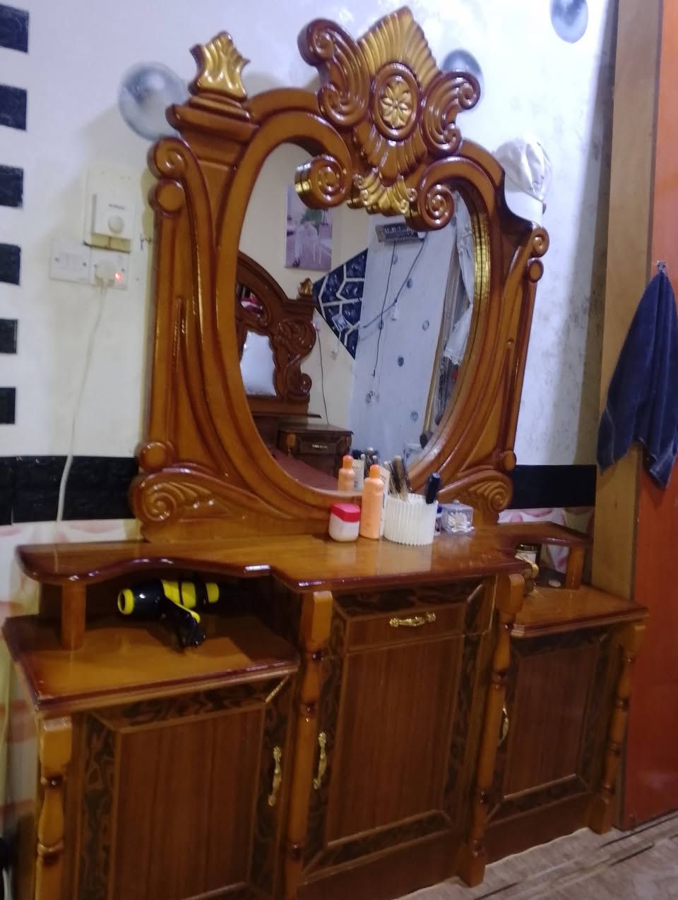 مرخصة اعضاء الكروب غرفه نجاره قويه جدا جديده للبيع سعره مليون وربع وبيه مجال وتساب ***********
