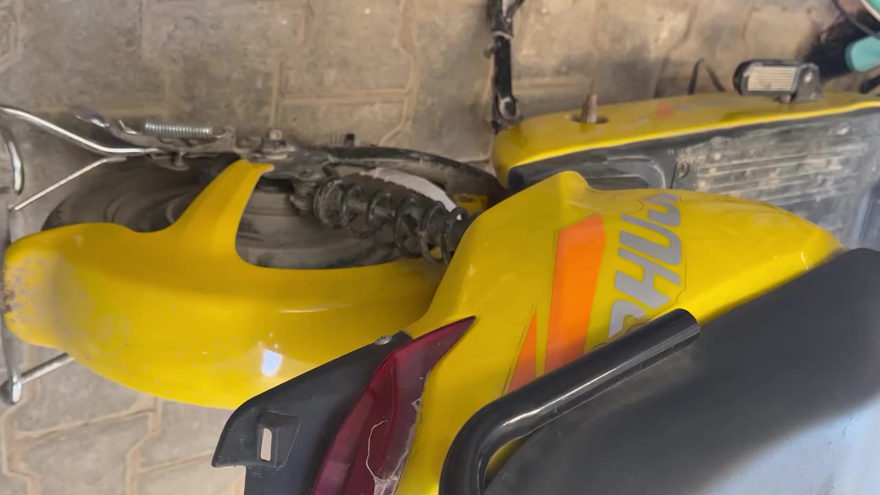 دراجه شحن للبيع ٣بطاريات   قبل شهر  بدلت بطاريات وأمنه الله كلش نضيفه مكاني بغداد إسكان لمنصور ليريد يراسل الرقم ***********
