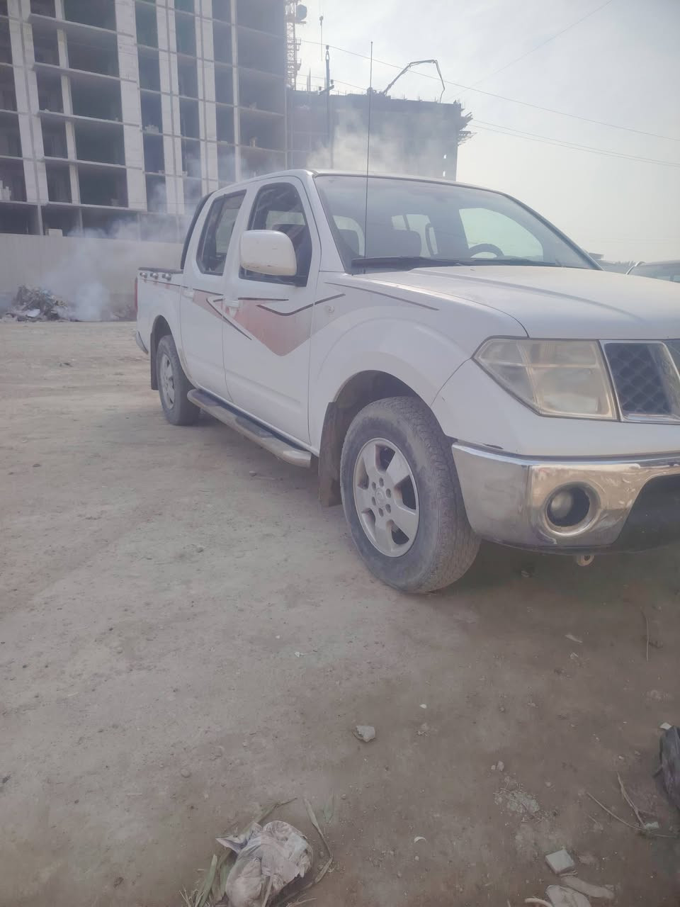 نيفاره للبيع موديل ١٤ مكفوله سياره شاصي مكينه بيه طخه بل جاملق الخلفي بجهت السايق معدل عل بارد تصال ***********
