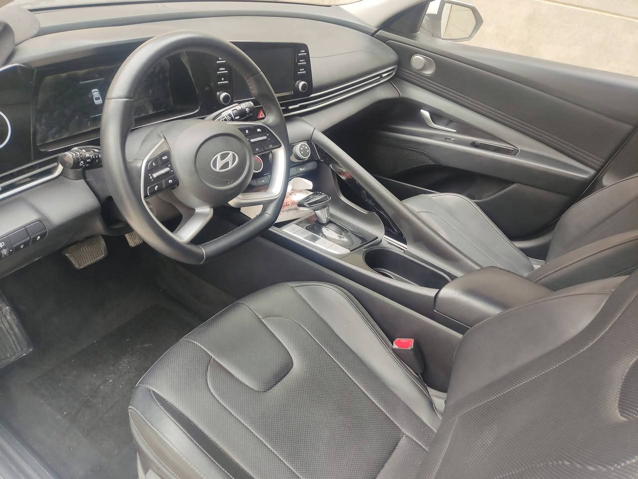 النترا للبيع موديل 2024 محرك 1500 دبل نوزل فول مواصفات ميحتاج اذكرها  ماشيه 39 الف بيها اصبعين من الجاملغ والبنيد موضح ب الصوره الباقي مكفول من كلشي سياره نظيفه  ع ايدي اخذتها زيرو السعر 134$ ***********
