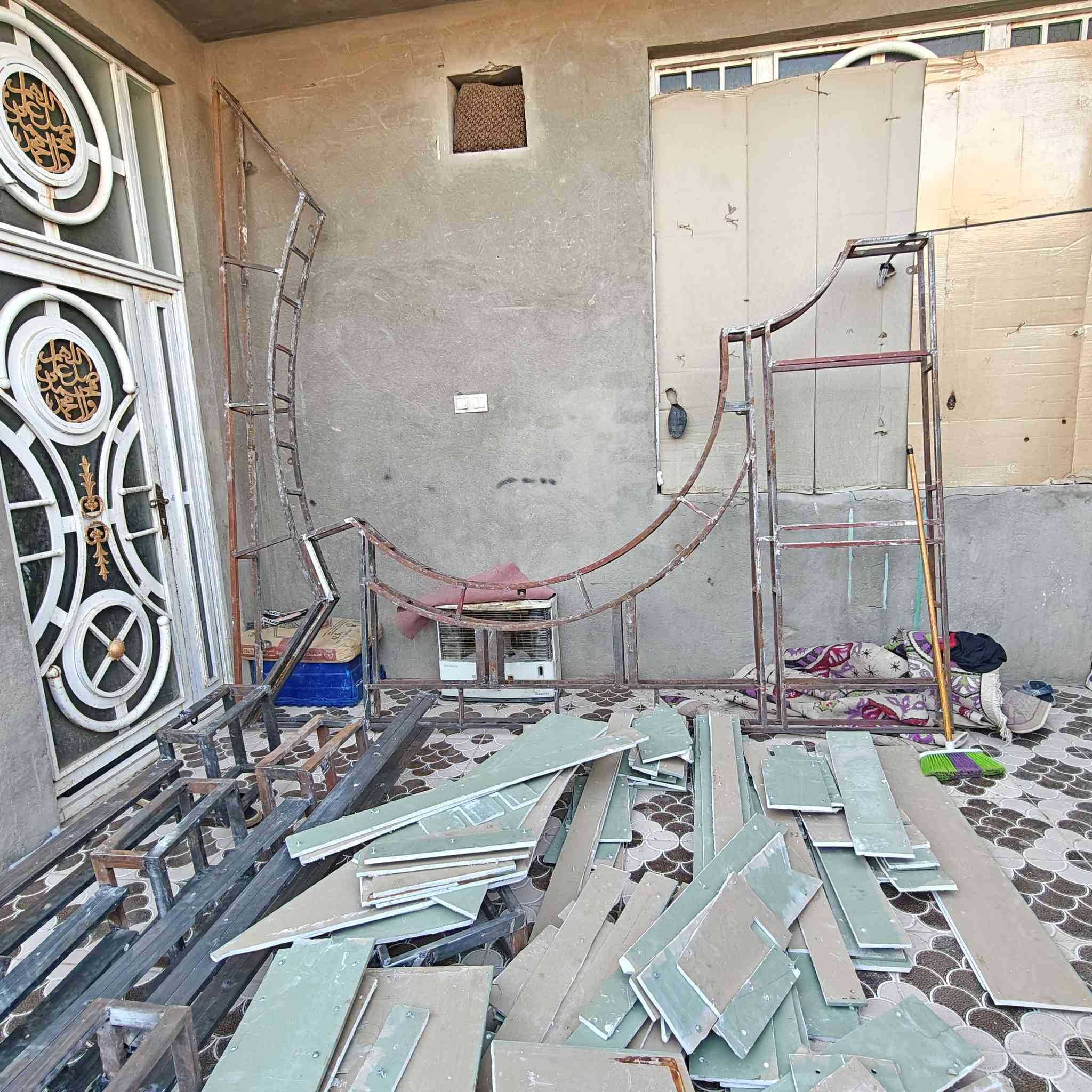 السلام عليكم ديكور للبيع بسعر 150 وبي مجال كامل هذا ***********
