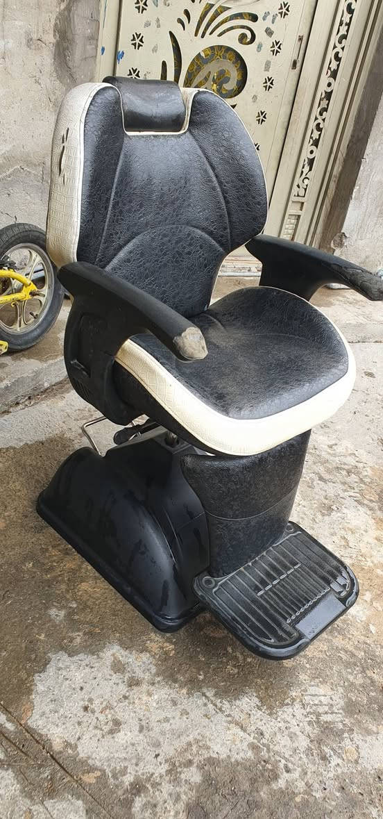 سلام عليكم شباب كرسي حلاقه شيروكي جك كامل  بي باليده ضربات والصفحة مال الضهر مثل ماواضح مكاني حي الفرات قرب مطار بغداد الدولي السعر ٢٠٠ الف


**إذا كنت صاحب هذا الإعلان وتريد حذفه لأي سبب، رجاءا أرسل رسالة إلى الدعم الفني**