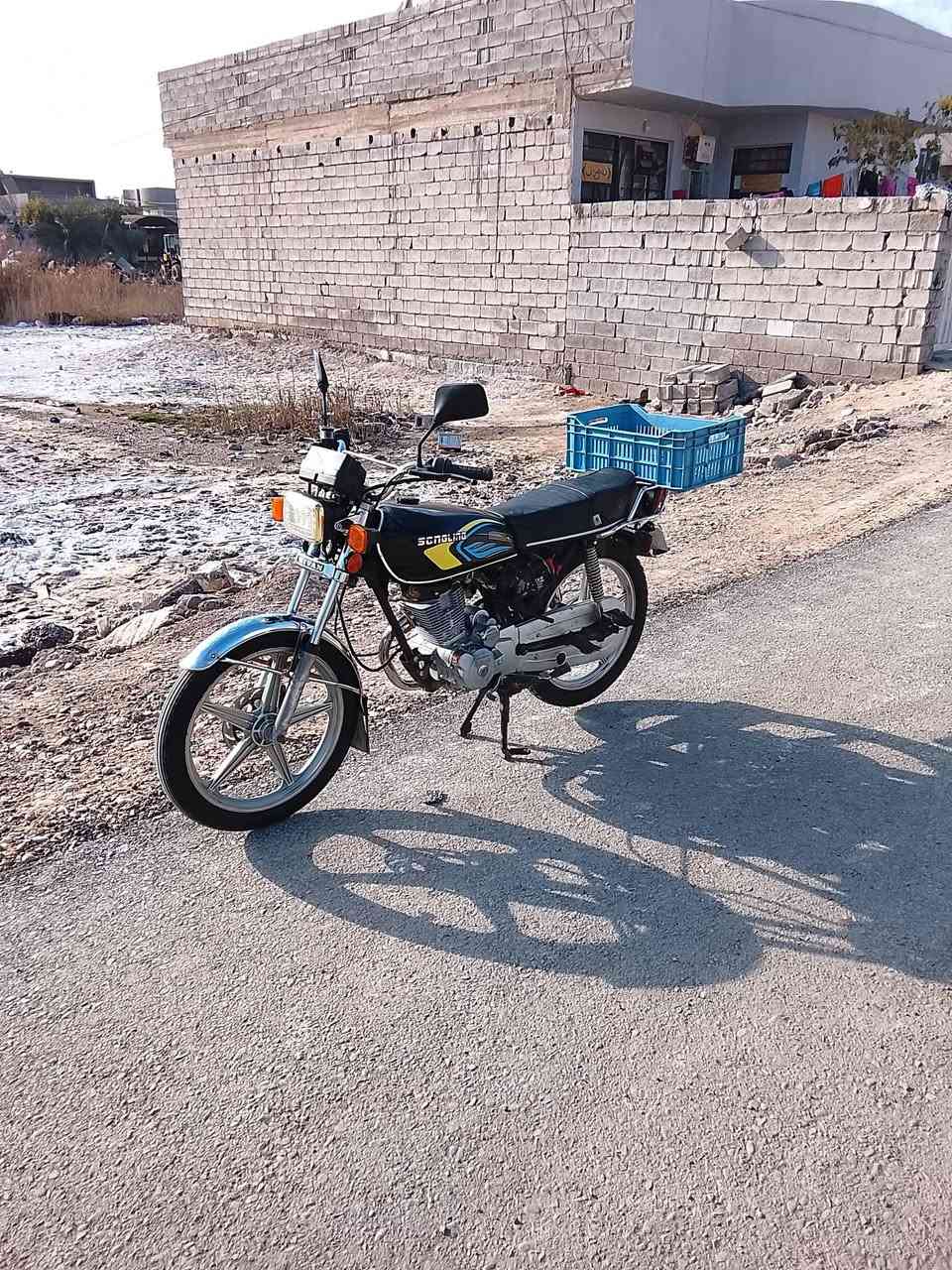 السلام عليكم دراجة سيفان لبيع موديل 2019محدثة2025كهربائيات كلهة شغالة على وظع الشركة اوراق كاملة السعر 375وبيهة مجال بسيط  بديالى تقاطع السادة رقم الهاتف***********
