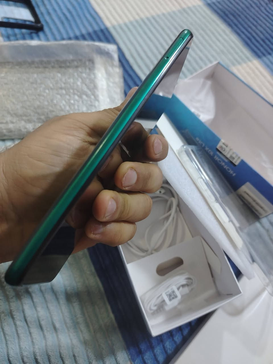 السلام عليكم هونر ١٠لايت ذاكره ١٢٨ جديد لك مع كامل ملحقاته الاصليه جدد.. والجهاز الثاني تاب هواوي ذاكره ١٦ لك جديد للبيع مكاني المحموديه ***********
