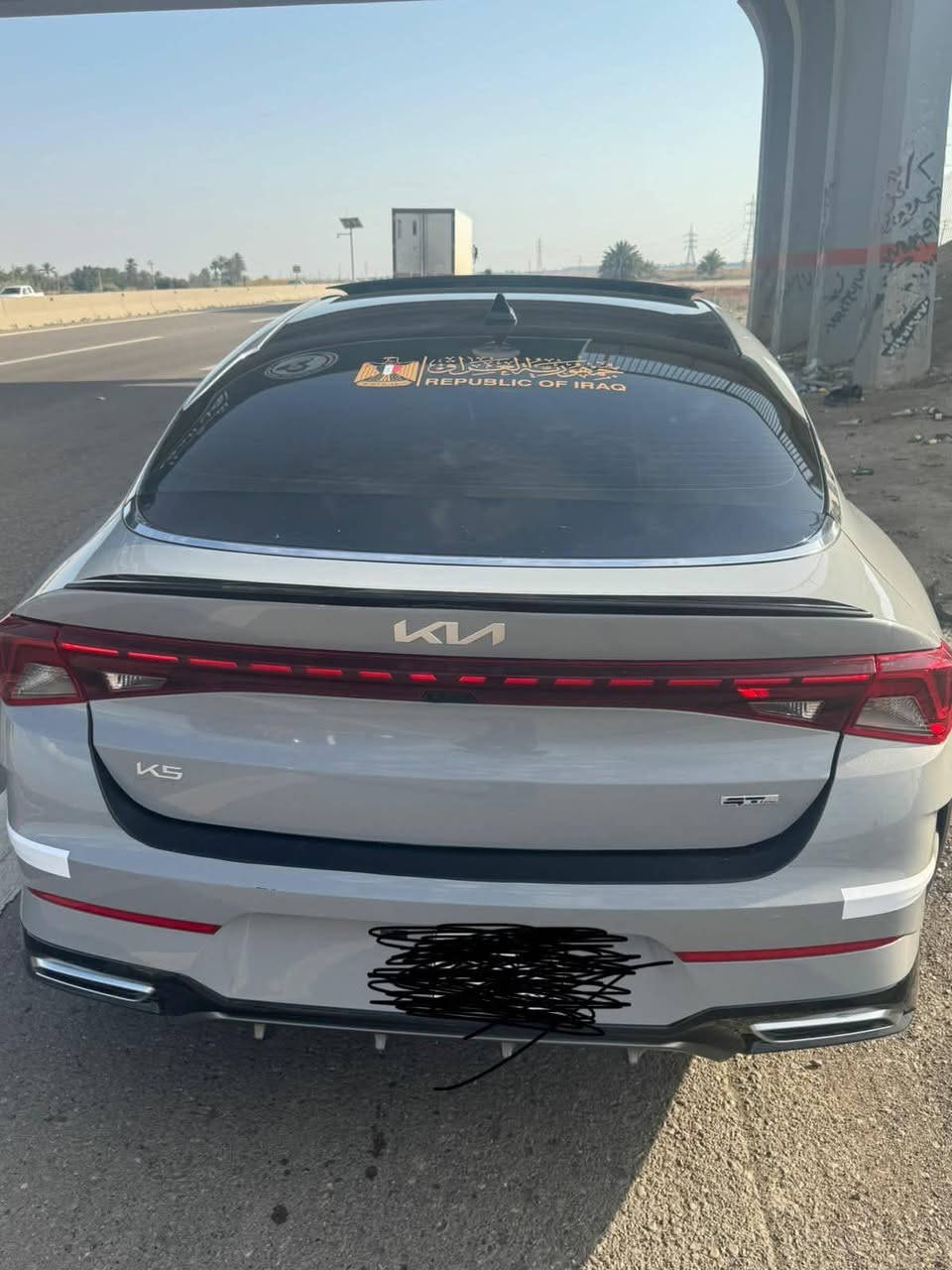 سلام عليكم k5موديل 2023 GT فول مواصفات للاخير لون سمنتي ماشيه 36 الف رقم بغداد باسمي فقط تبديل بنيد سونار موجود بصور مكاني بغداد حي الجهاد السعر 190$ وبيه مجال حك الجيه للاتصال ***********
