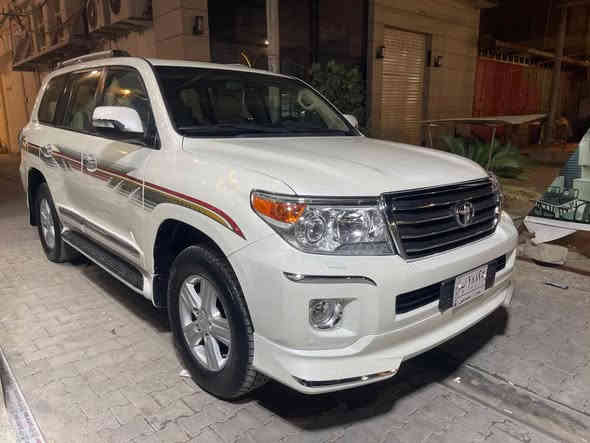 بسم  الله الرحمن الرحيم لاندكروز للبيع موديل 2012 محرك 8 سلندر GXR وليس VXR جلد كشن كهرباء فتحة شاشة تدعم ابل كار بلي وجي بي اس  كامرة تحكم مثبت سرعة تبريد ثلا ث قطع ثلاجة بصمة تحكم استيرن فور ويل مري شفط وخزن حساسات زراك لايت وليت متحرك تخم تاير وباتري جديد وحدادية ودسكات وفلنجات دخلته للشركة  فيت بم وعبوة صيانة كاملة وبلكات ونوزلا كلة جديد شركة شرط ترايك وين مايعجبك اذا مو اخت الزيروا مو قبول السيارة مكفولة لكن صار فيها صبغ طك عندي تاير وصار بالهلال مال الباب الخلفي مع الداير غير هذا ماكو ومأشر بالصور .***********
