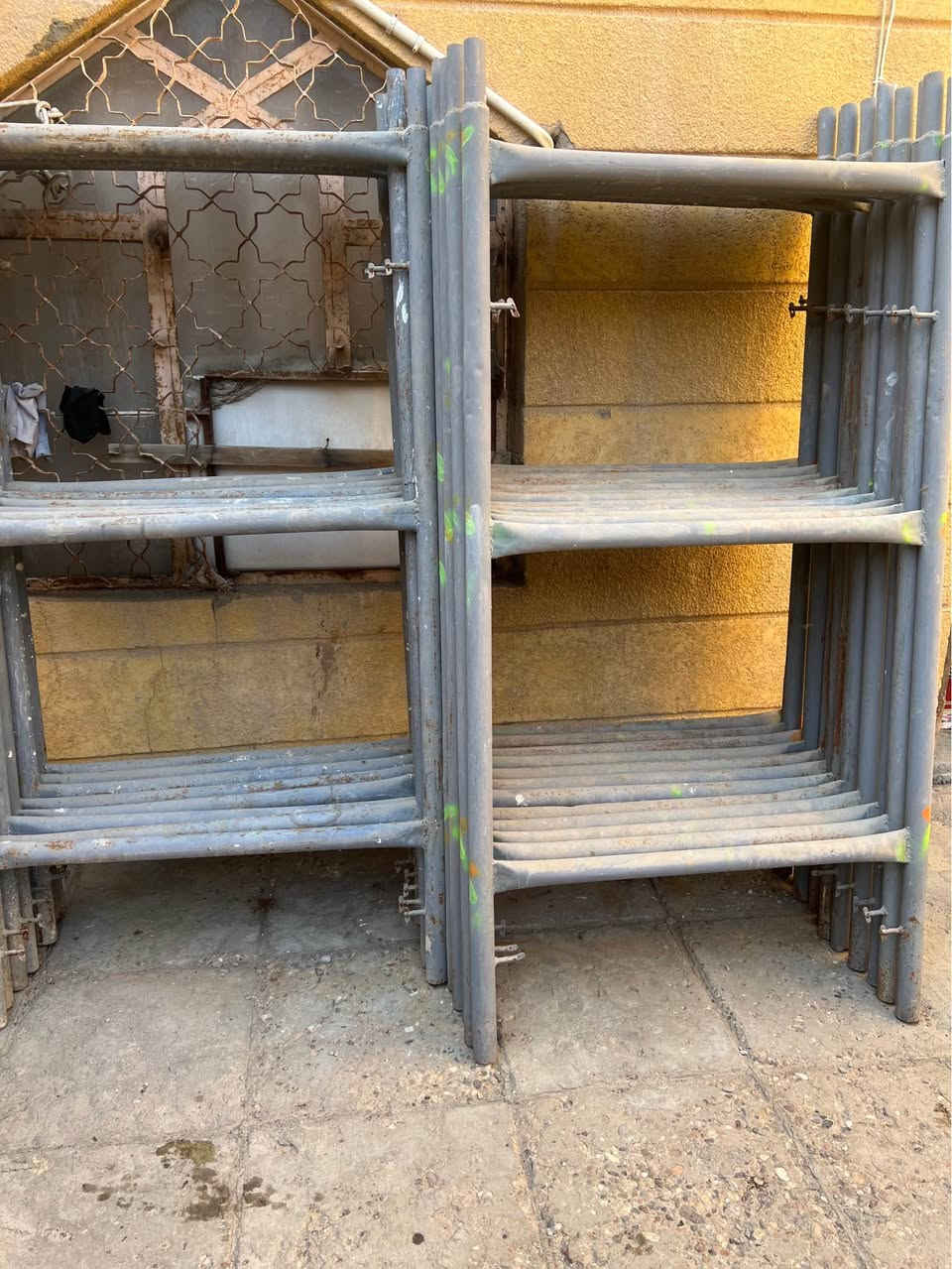 سكلات للبيع جدد استخدام قليل 
 القياس (190&100)
العدد 10 اقفاص مع مقصاتهن 
 بدون دوس
 سعر القفص الواحد ب 55 الف
المكان /بصره - حيانية
*********** البصرة, العراق
