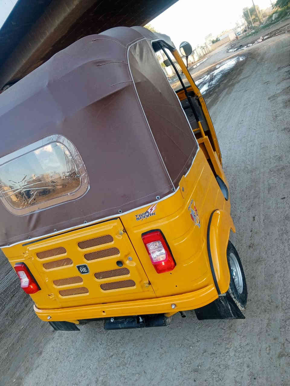 السلام عليكم عندي تكتك للبيع موديل 19شهر 11رقم سنويه لوحاتها طالعات دراجه مصبوغه جماليه غطره معجون مابيها من عده دوسات معمرات سعر 6ملايين و100  والشراي بي خير ويدلل مكاني واسط نعمانيه تكتك مابيها نقص برغي كبل للشغل ***********][***********
