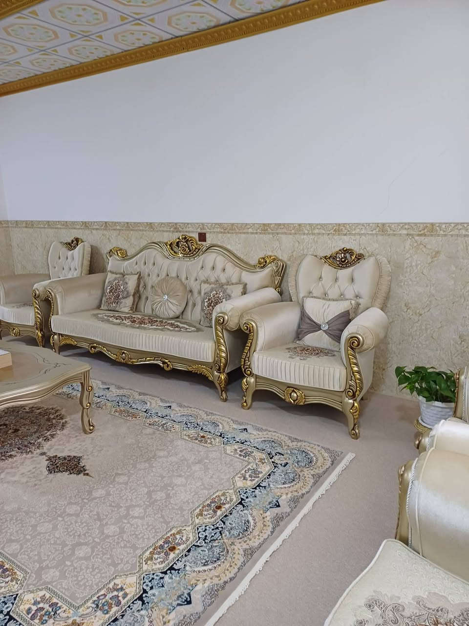 سلام عليكم

#خانووی_مۆدێرن بۆ فرۆشتن ⛪💒
ناونیشان 📍کەلار _ ناحیەی ڕزگاری (سموود) 

◼️ گەڕەکی گەرمیان ناوتیلەکۆیەکان 🌃🌆
◼️ تەنیشت جادە دووسایدە قیرەکە 🛣️🏙️
◼️ ڕووبەری 7 بە 18نیوو = 130 مەترە 📏📐
◼️ طاپۆیەوبەشەردی تەحویل ✅
◼️ کامل ژوورەکانی مەترو بیست کاشییە ✅
◼️ ڕووی لە سلێمانیە🌄 نزیک مقار شوعیەکان🛣️
◼️ خاوەن ماڵ بۆ خۆی کردویتی ✅
    کۆڵانی پاک سەبە نزیک مزگەوتی ئیمام حمزە 

🔴 ژوورەکانی ئەم خانووە پێکهاتووە لە ⬇️

🔶 میوان 🪑🚪
🔶 مساعد مطبخ 🍽️🫖
🔶 هۆڵێک 🖼️
🔶 ژوورێکی نوستن 🛋️🛏️
🔶 ڕۆشنایی 🪟
🔶 مشتەمەلات 🛁🚿

بۆ زانینی نرخ 💵 تەنها خاڵێک لە کۆمێنت دانێ ڕاستەوخۆ بە نامە نرخەکەیت پێ دەگات یان پەیوەندی بکەن بەم ژمارانەوە 📲📞📳

***********📞✅

***********📞✅

دەتوانن سەردانی
#نوسینگەی_ئازاد_لە_سموود بکەن 

ناونیشانی نوسینگە ◀️ ڕزگاری جادەی نێو بازاڕ 🛣️
🔴 سەرووی شارەوانی سموود. 🌆🏣
🔴 تەنیشت شیرینی خانەی زانا🍹🏢

ئێوەی بەڕێزیش هەر موڵکێکتان هەبوو بۆ فرۆشتن یان ویستان بیکڕن دەتوانن ڕەسم و زانیارییەکانتان بنێرن بۆ ژمارە ڤایبەری 📳✅ ***********
