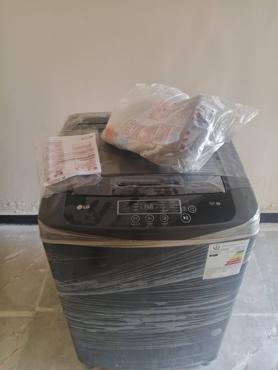 غسالة فول اوتوماتيك 13 كيلو LG غير مستعملة ولا لحضة السعر 580 الف السعر  غير قابل للتفاوض *********** واتساب بغداد الدورة
