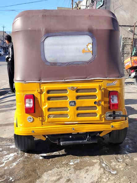 سلام عليكم شباب تكتك للبيع موديل 20شهر 11 رقم بسمي تحويل ثاني يوم تكتك خير من الله  اي نقص مابيه بوجهك للشارع عنوان بغداد شهداء البياع ***********
