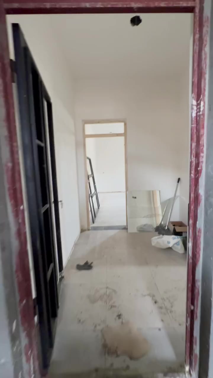 السلام عليكم شقه لليجار طابق ثاني مساحه ١٠٠ متر العنوان جكوك الاساتذى الايجار ٤٠٠ قفل للستفسار *********** فقط عالئله صغيره مطلوب
