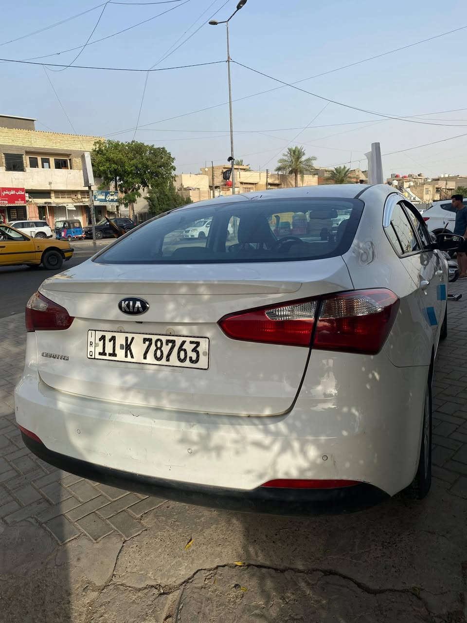 السلام عليكم
سيراتو 2017 خليجي بسمي رقم دولي
مواصفات:
-محرك 2000 دوش
-فتحة سلايد روف
-مري شفط
-تحكم استيرن
-كامره ….. الخ
بيها صبغ (الدوسات ونص الباب الخلفي ونص الجاملغ الخلفي) وبارد بسيط بمكانات
السعر /134 وبيها مجال بسيط
المكان/بغداد_حي العامل
***********
