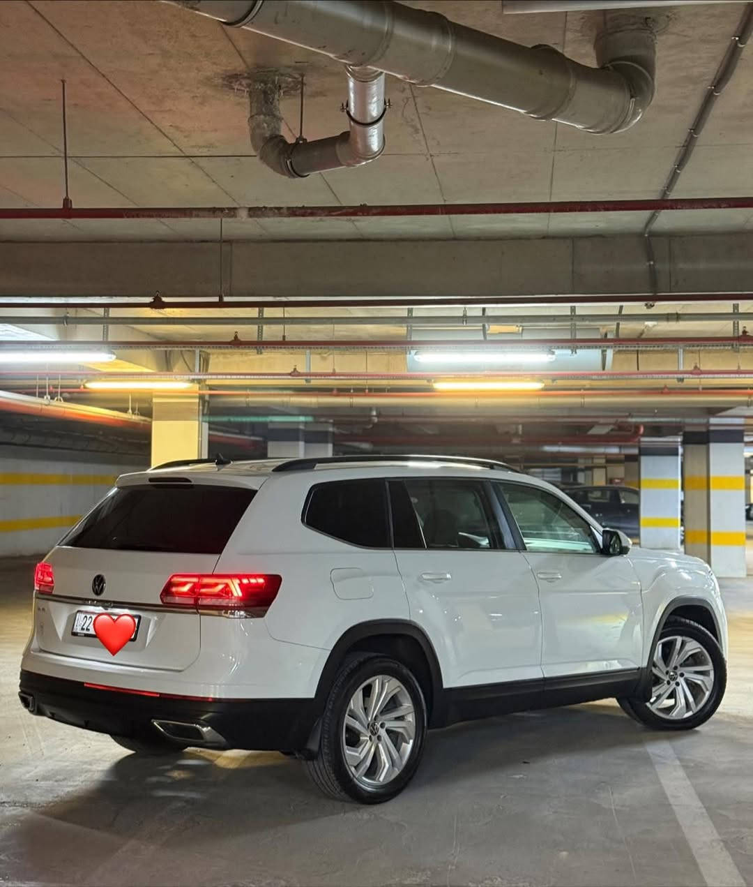 فولكس واكن اطلس 2021 كلين تايتل 
6 سلندر 
مقاعد جلد 
7 راكب مقاعد
مقاعد تدفئة
كشنات كهرباء 
بصمة 
تشغيل عن بعد 
جنطة كهرباء 
رادارات امامي وخلفي وجانبي 360 درجة
شاشة كبيرة
وضعيات قيادة متعددة
عدسات لايت متحركة مع الاستيرن
لايتات زنون 
بردات ابواب 
شاحن هاتف لاسلكي واير ليس 
مري شفط كهرباء
نقط عمياء 
حساسات امامي وخلفي 
ليدات امامي وخلفي 
اوتو ستوب اوتو هولد 
تحديد مسار 
كار بلي 
ستيرن تدفئة
هاندبريك بصمة 
انطمة حساسات وتحذيرات وقيادات 
باقي المواصفات معروفة 
السيارة كلين بدون صبغ  
السعر : 268 $ وماكو هيج سعر كلين بكل السوك
*********** / اربيل
