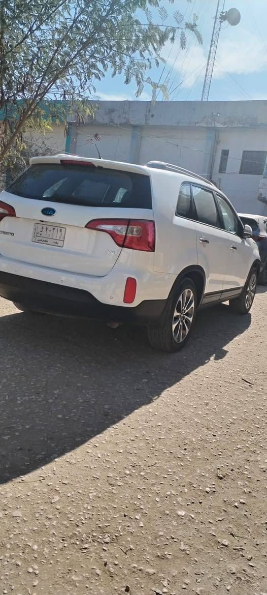 السلام عليكم
للبيع كيا سورنتو 
٢٠١٤  كفاله عامه من كلشي 
لا بارد ولا وصبغ ولا حادث 
رقم بغداد بأسمي 
تختم تاير  جديد 
حداديه جاهزه  
باتري جديد 
تبريد  جاهز
سياره مال بيت ممتعوبه
فول عدا البنراما 
ثلاث بصمات 
بردات خلفيه 
بصمت أبواب 
كشن كهربائي 
تفئه بل كشن 
لد أمامي خلفي 
ويلكب كروم 
ماشيه ١٤٧ قابله للزياده 
غير متواجد ع الفيس 
***********
