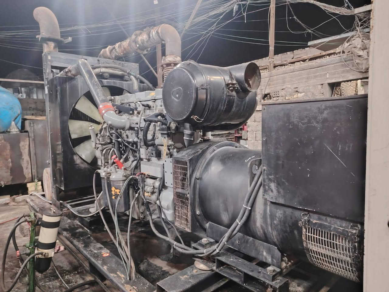 ‬‏ السلام عليكم شباب مولد بيركس 2200 بيها خيط بخار وعلى الحمل يعني تجيه وشوف الحمل‏‪***********‬‏ السعر 120
