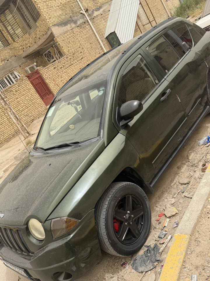 السلام عليكم. جيب كمباس 2007 رقم أربيل انكليزي سياره بدون حادث وبدون دكه جاكوج مكفوله من الظربه والبارد مصبوغه حزام جماليه.فور ويل 4x4 مكينة وكير حاويه بلاد مكينه 2400 VVT  دوش بانزين عادي. تبريد  تدفئة . حداديه خلفي وامامي زينه شاشه كزوز رياضي داخل لونين كشنات خلفيه قلاب السعر  (75$) مكاني ناصريه شطره للإستفسار اكثر اتصل على الرقم ***********

