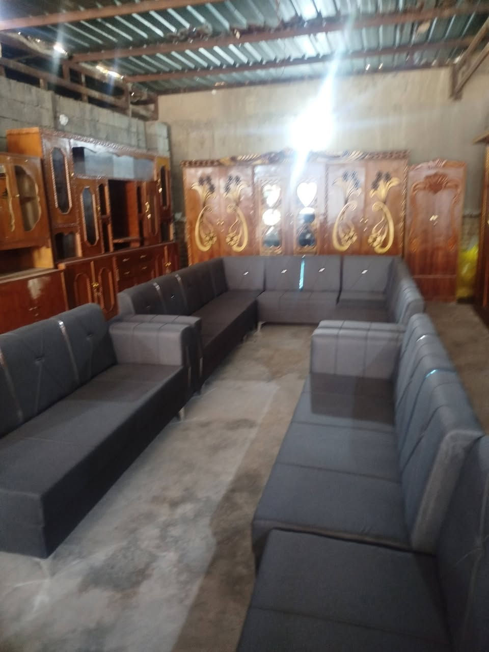 للبيع تخم  مستعمل قليل نضيف حطاطة شغل درجة اولى طبلات ويا اربعة والديوان 20 نفر جديد ابيع واراوس همين متوفر كاونترات وغرف نوم وكناتير وسنكات كلشي متوفر 
العنوان: بلدروز مقابيل مدرسة الثقافة مجاور انفنتي مول 
للاستفسار: ***********/***********
