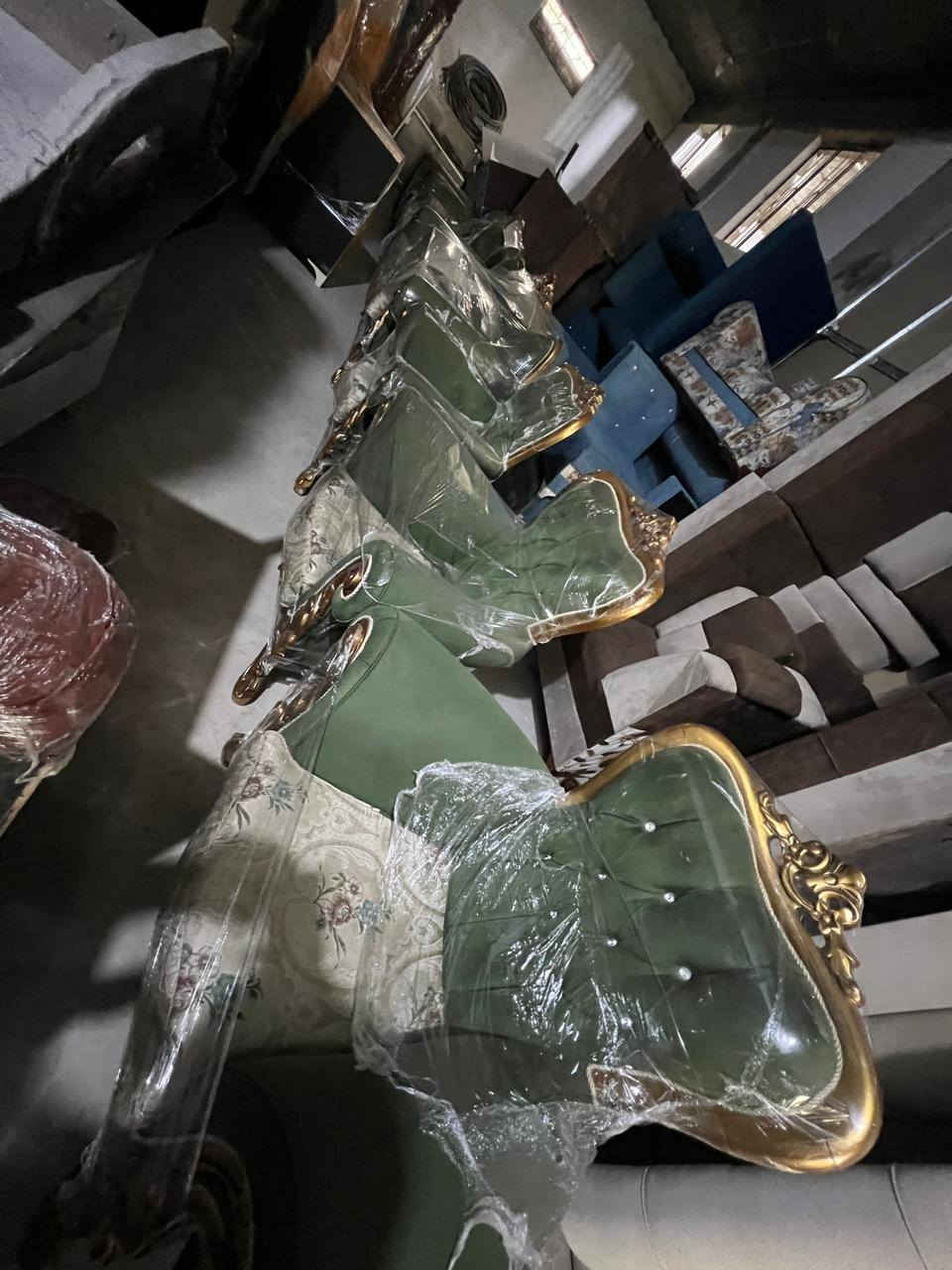 سلام عليكم
تم وصول حاويات قنفات وديوان باله تركي وايضا جديد 
مكانهن كربلاء مفرگ العطيشي
بأسعار مناسبة
***********
