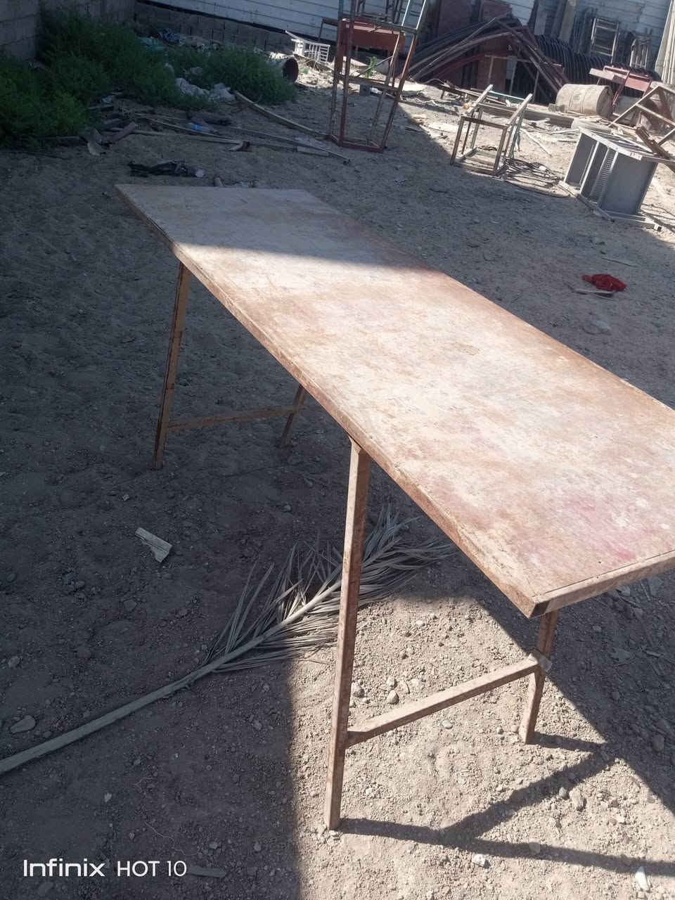 ميز حديدمستمل مستطيل الشكل 60في مترين للبيع 20ميز بابل الإسكندرية هاتف ***********السعر25الف بس يارادلهن صبغ
