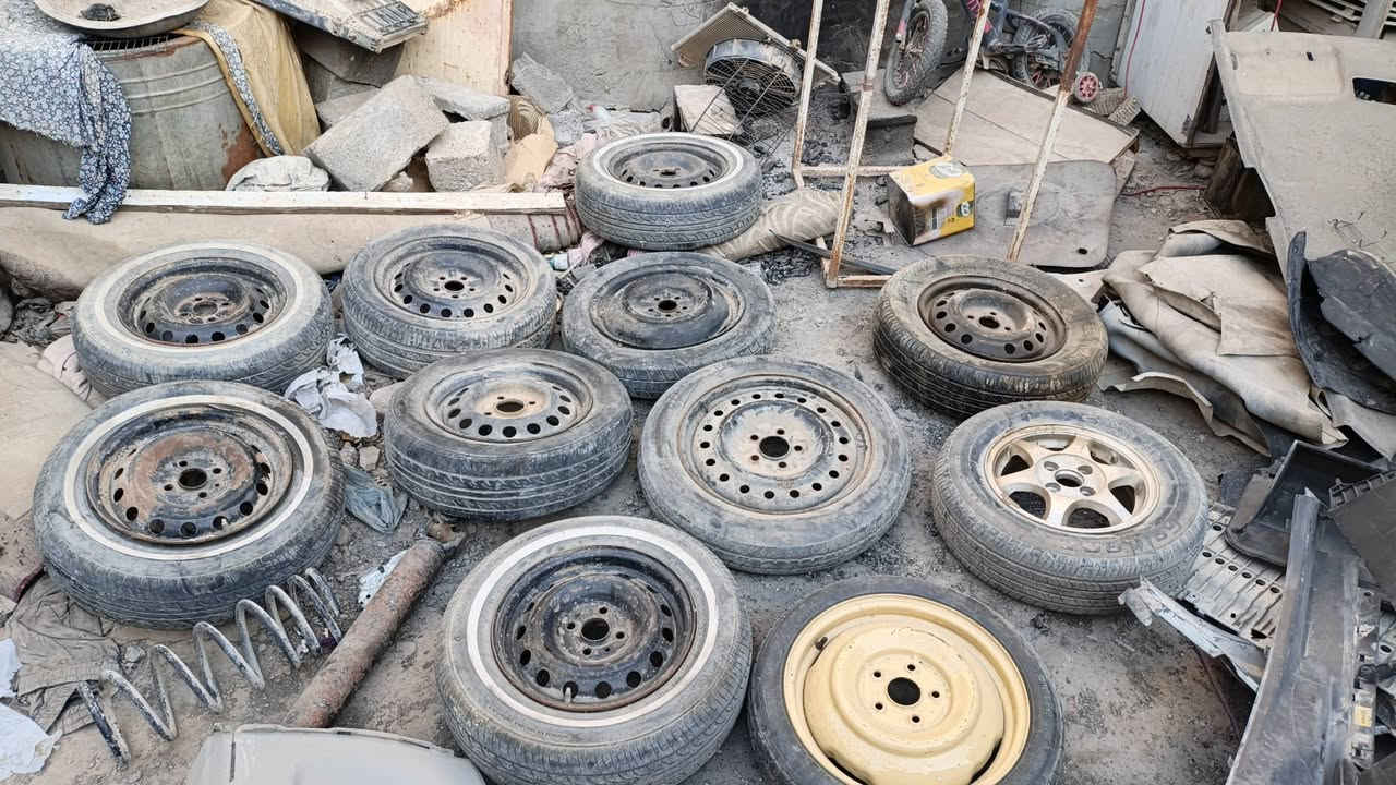سلام عليكم وياله مع تايرات للبيع ياهو اليفيدك اخذه كلمن وسعره مكانهن بغداد الكماليه قرب المشتل رقم الهاتف ***********
