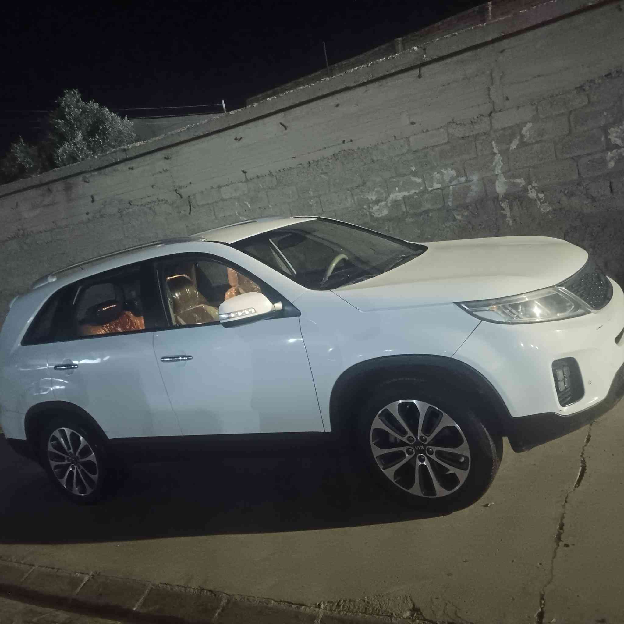 السلام عليكم
سورنتو خليجي 2013شكل 2015 رقم اربيل
محرك 2400 دوش ما مفتوح كير ما مفتوح محرك كير شرط 
كلين بدون صبغ بدون تبديل فول مواصفات بس مو بصمه
مري شفط حساسات بردات كامرة يدات نيكل
طخم تايرات جدد صدر جديد تبريد تدفئة جاهزة 
مكلف بل نشر 
 العنوان قضا مخمور ناحيت الكوير رقم الهاتف ***********
