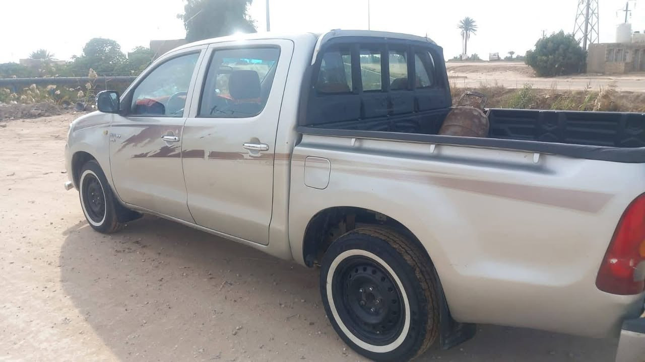 السلام عليكم بيكم فلاونزه موديل ٢٠٠٦ رقم قادسيه مصبوغه عام مكان السياره بغداد السعر ٩٥$ وبيها مجال بيع مستعجل ***********
