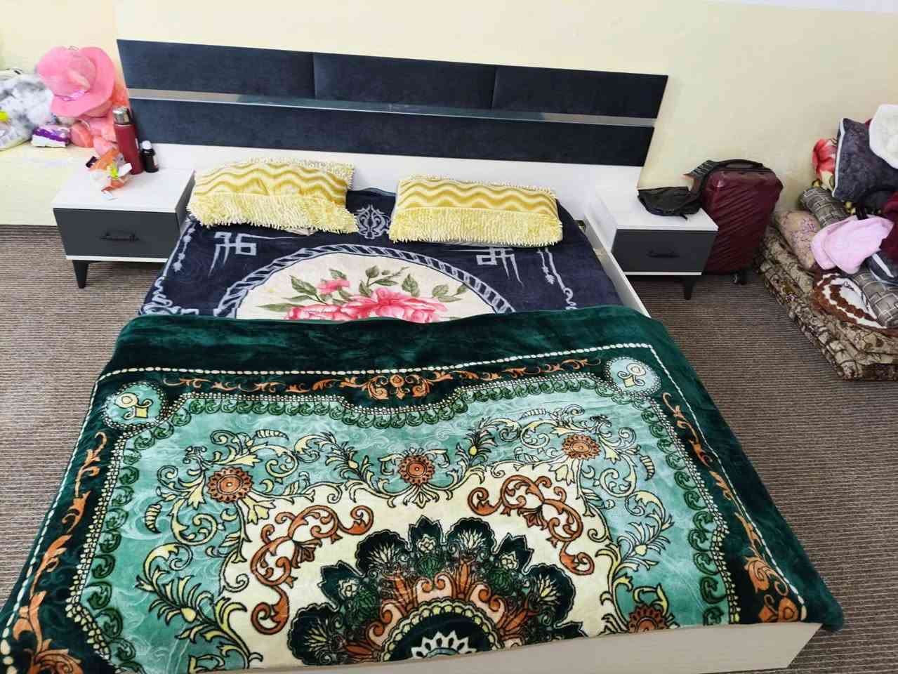 غرفه نوم للبيع مستخدمه شهر نظيفه السعر 400 وبيها مجال نريد يخابرني على هذا رقم الهاتف ***********
