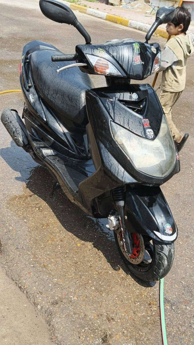 سلام عليكم سكنس فحل  كابريتر خطين  دراجة نضيفه شلعة معدل كلشي على البلاد تاخذهة من الباب تايرت جدد التاير الورة اوت البارحة شادة جديد احلة من صور تجي وشوف بعينك  خير من اللة دبلات حلوات مابيهة طسة رسمي كلجات يخبلن ترايك وين ميعجب نكرة بكل وقت باتري جديد شادة اشاير يمنة يسرة دبل اشارة عالي ناصي كلهن شغالت فقط الشاشة طافية  السعر 650 وبيهة مجال مكاني بغداد الحسينية مال راشدية  رقم *********** بي وتساب
