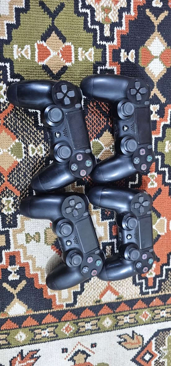 1—بلي5 فات مهكر نظام9 ذاكرة 825 يجي ويا ملحقاتة الاصلية + 5 العاب
2—بلي5 سلم ذاكرة تيرا كامل ملحقات اصلية اوربي ويا يده وكيبلات وكارتونه 
3—بلي5 سلم دجتل بدون سيدي درايف ذاكرة تيرا كامل ملحقات اصلية
متوفر جوستكات فور وفايف اصليه   متوفر توصيل خدمه توصيل 5الف فقطط


**إذا كنت صاحب هذا الإعلان وتريد حذفه لأي سبب، رجاءا أرسل رسالة إلى الدعم الفني**